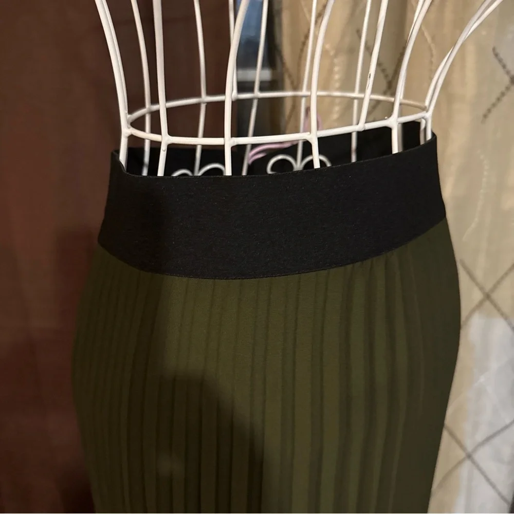Women's Color Block Pleated Midi Skirt Size Medium Womens Skirt office‎ mature